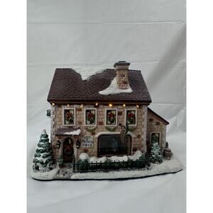 St Nicholas Square Village Berry Hill Winery Illuminated House Retired Christmas